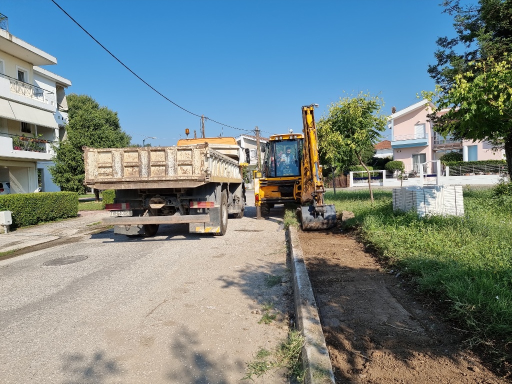 Αποκατάσταση πλατείας μετά το χρήσιμο έργο για τα όμβρια στην Μπάρα