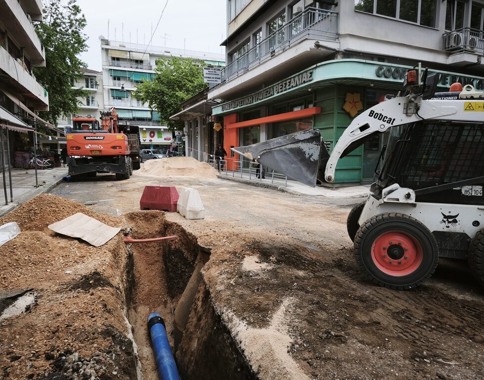 ΔΕΥΑΤ: Στο κέντρο των Τρικάλων το μεγάλο έργο αντικατάστασης των αγωγών ύδρευσης